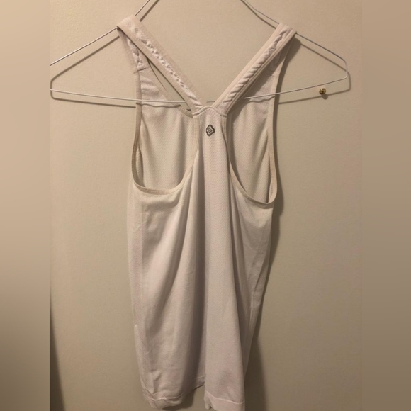 ๐2 for $15๐ Decathlon Workout Tank - Picture 2 of 3